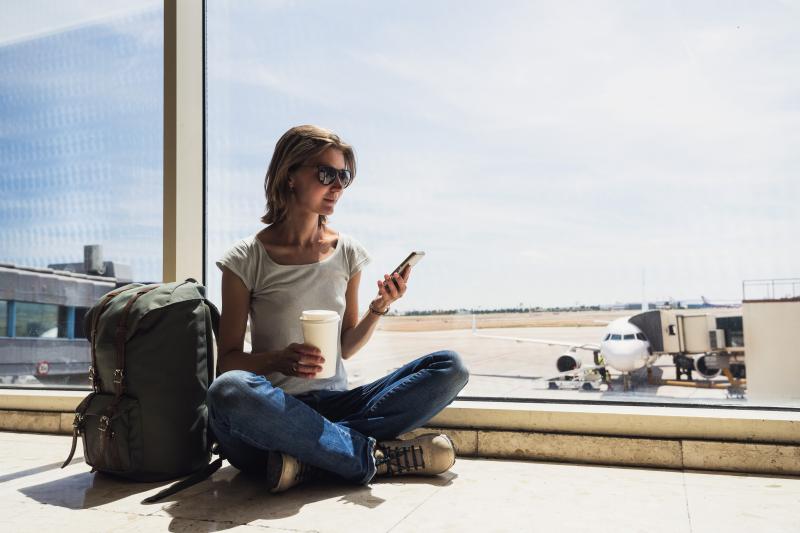 Looking for the Perfect Airplane Pants to Travel in Comfort. Find Out the 14 Features You Need