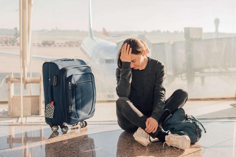 Looking for the Perfect Airplane Pants to Travel in Comfort. Find Out the 14 Features You Need