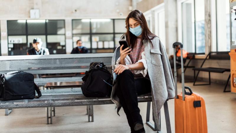 Looking for the Perfect Airplane Pants to Travel in Comfort. Find Out the 14 Features You Need