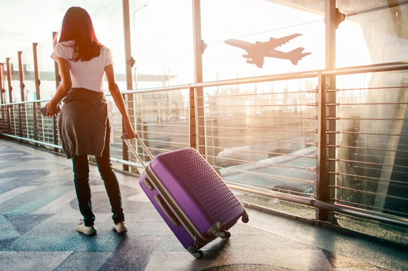 Looking for the Perfect Airplane Pants to Travel in Comfort. Find Out the 14 Features You Need