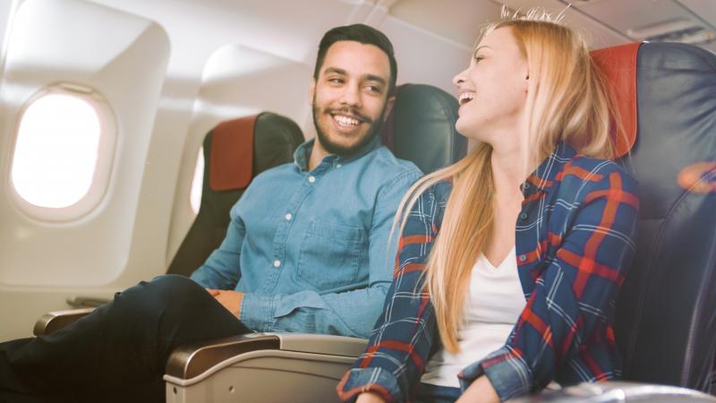 Looking for the Perfect Airplane Pants to Travel in Comfort. Find Out the 14 Features You Need