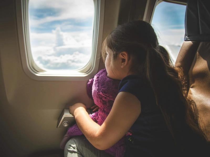 Looking for the Perfect Airplane Pants to Travel in Comfort. Find Out the 14 Features You Need