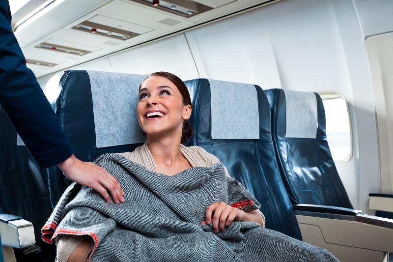 Looking for the Perfect Airplane Pants to Travel in Comfort. Find Out the 14 Features You Need