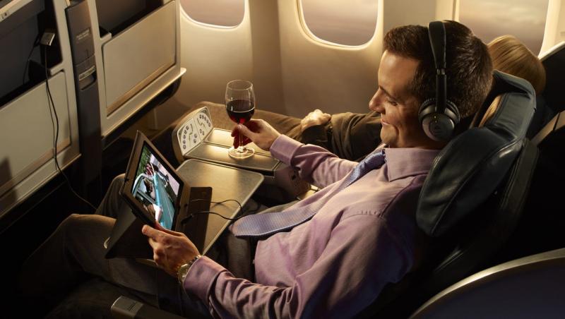 Looking for the Perfect Airplane Pants to Travel in Comfort. Find Out the 14 Features You Need