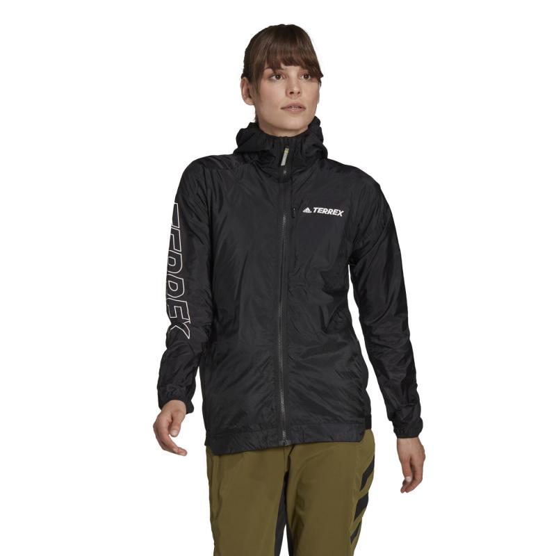 Looking for the Perfect Mens Jacket This Fall. Try an Insulated Windbreaker