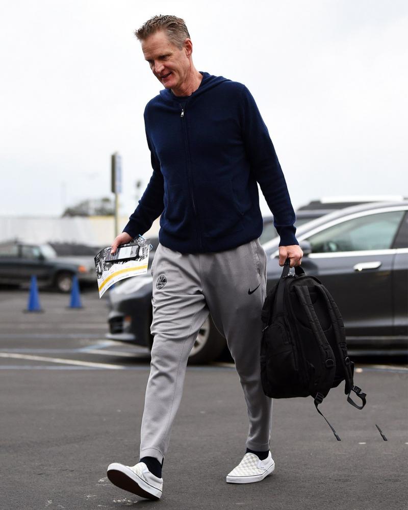 Looking for The Perfect Navy Joggers: 15 Ways Navy Joggers Elevate Any Outfit
