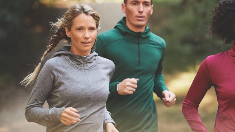 Looking for the Perfect Nike Top for Women: How to Choose the Best Long Sleeve Shirt for Your Needs