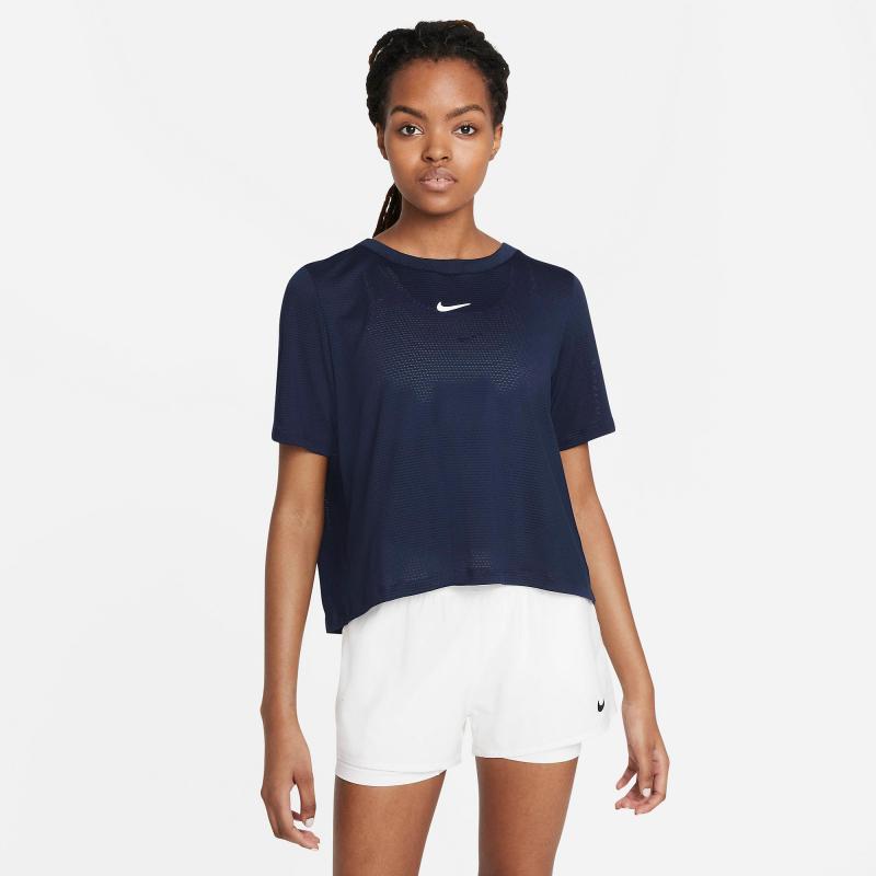 Looking for the Perfect Nike Top for Women: How to Choose the Best Long Sleeve Shirt for Your Needs