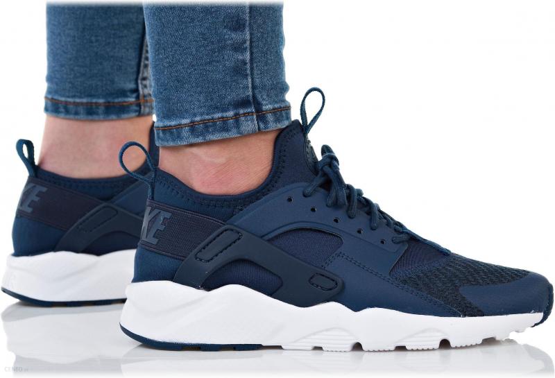 Looking for the Perfect Pair of Blue Nike Huaraches. Check Your Size for Comfort