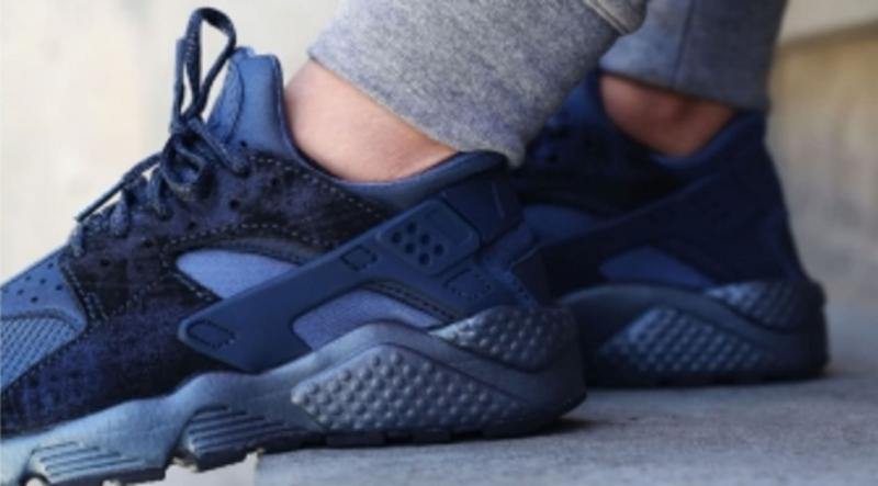 Looking for the Perfect Pair of Blue Nike Huaraches. Check Your Size for Comfort