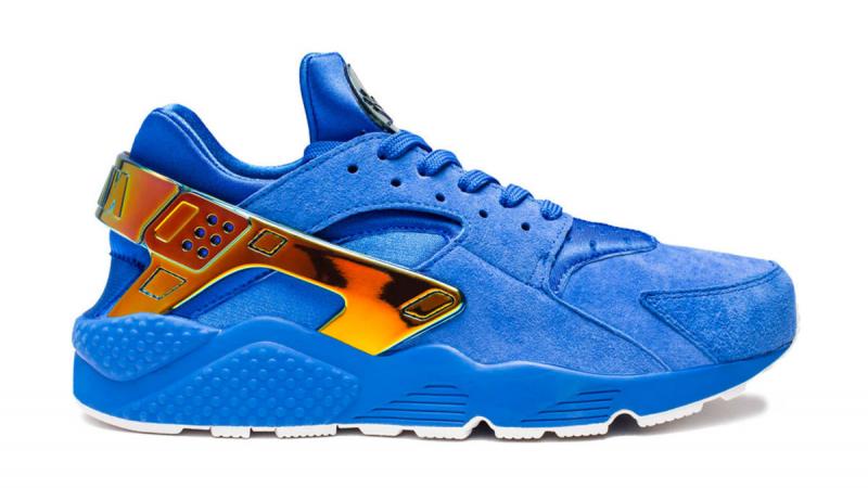 Looking for the Perfect Pair of Blue Nike Huaraches. Check Your Size for Comfort