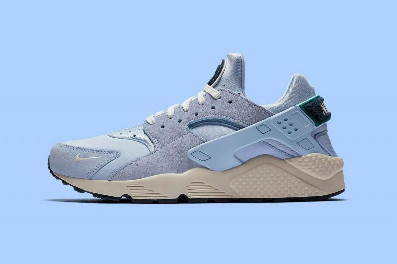 Looking for the Perfect Pair of Blue Nike Huaraches. Check Your Size for Comfort
