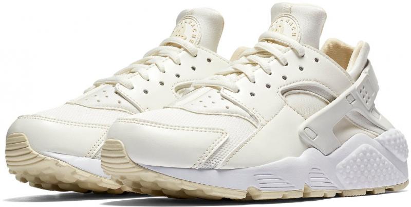 Looking for the Perfect Pair of Blue Nike Huaraches. Check Your Size for Comfort