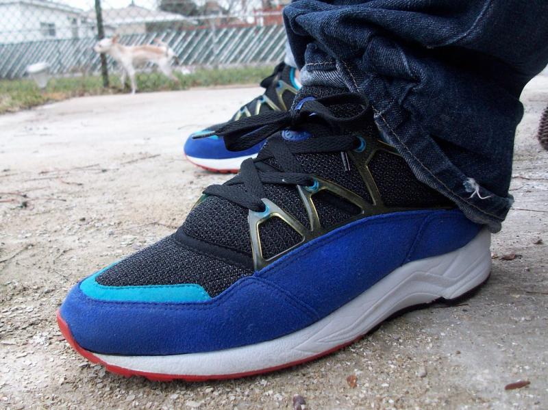 Looking for the Perfect Pair of Blue Nike Huaraches. Check Your Size for Comfort