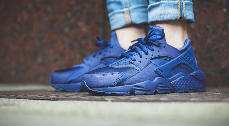 Looking for the Perfect Pair of Blue Nike Huaraches. Check Your Size for Comfort