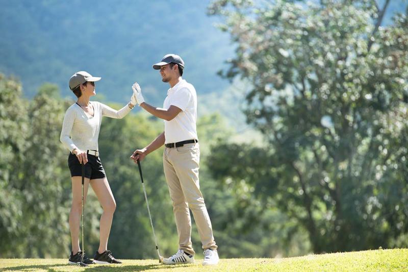Looking for the Perfect Pair of White Golf Shorts. 8 Things to Consider