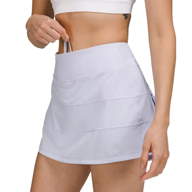 Looking for the Perfect Running Skort for Women. Discover the 15 Must-Have Features