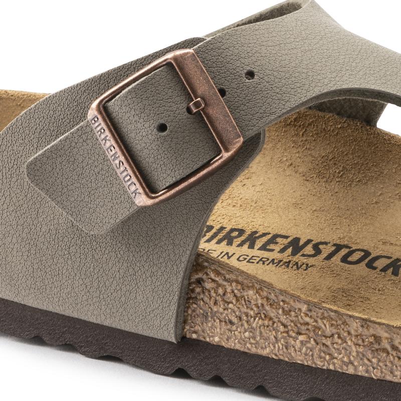 Looking for The Perfect Sandals This Summer. Discover The Birkenstock Arizona Birkibuc