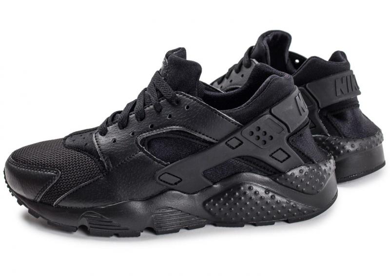 Looking for the Perfect Turf Shoe. 15 Things to Know About the Nike Huarache Pro