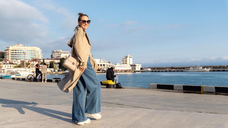 Looking for the Perfect Walking Capri Trousers. Try These 15 Styles : The Styles and Trends Worth Buying in 2023