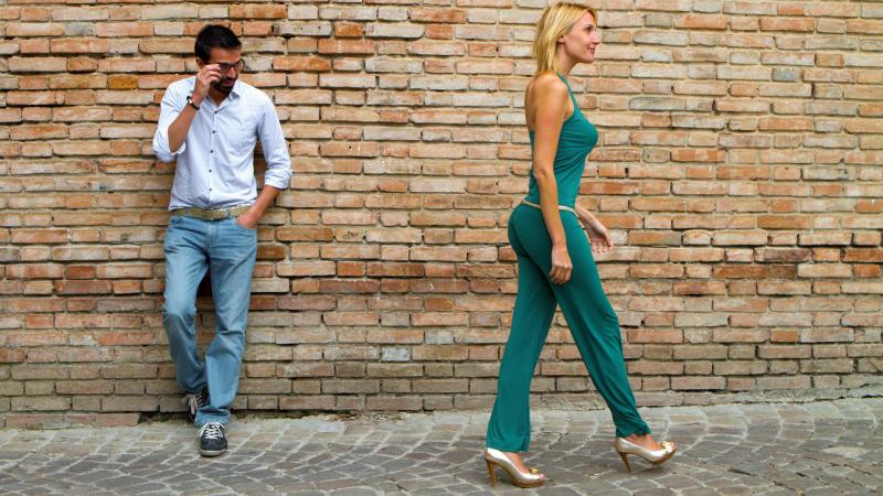 Looking for the Perfect Walking Capri Trousers. Try These 15 Styles : The Styles and Trends Worth Buying in 2023