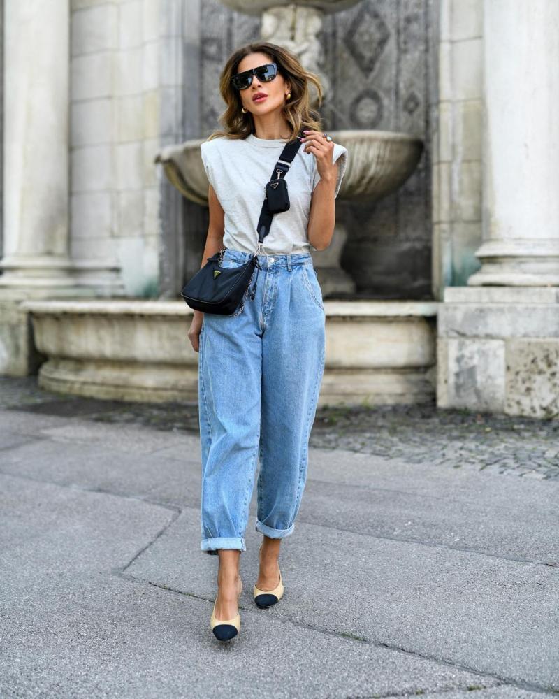 Looking for the Perfect Walking Capri Trousers. Try These 15 Styles : The Styles and Trends Worth Buying in 2023