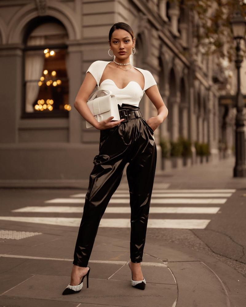Looking for the Perfect Walking Capri Trousers. Try These 15 Styles : The Styles and Trends Worth Buying in 2023