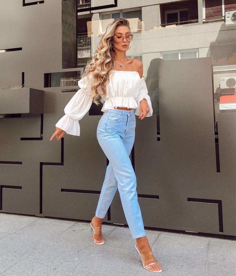 Looking for the Perfect Walking Capri Trousers. Try These 15 Styles : The Styles and Trends Worth Buying in 2023