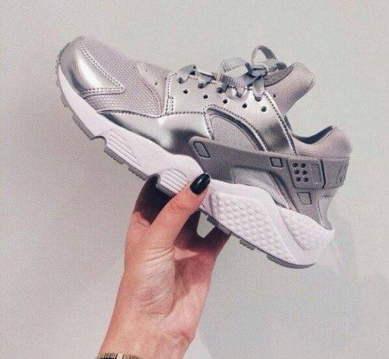 Looking for the Ultimate Sneaker: Why Nike Huarache 7 Is a Must-Have