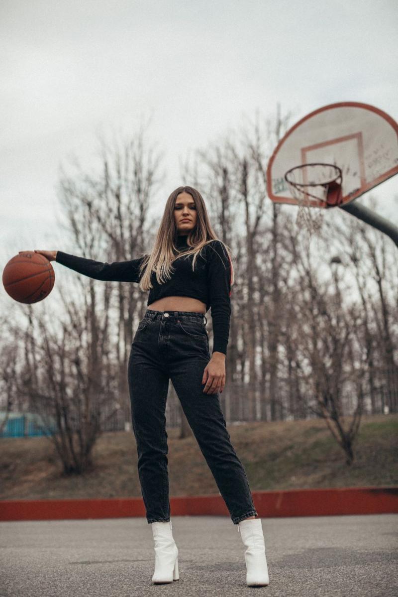 Looking for Top Basketball Gear This Year. Discover the Most Stylish Basketball Outfits for Women
