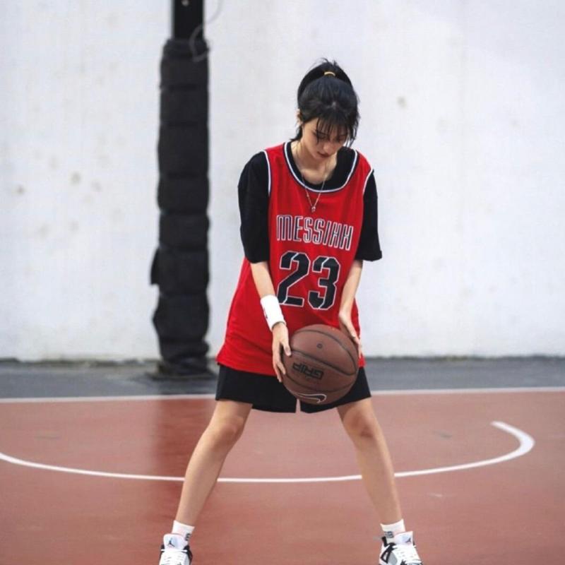Looking for Top Basketball Gear This Year. Discover the Most Stylish Basketball Outfits for Women