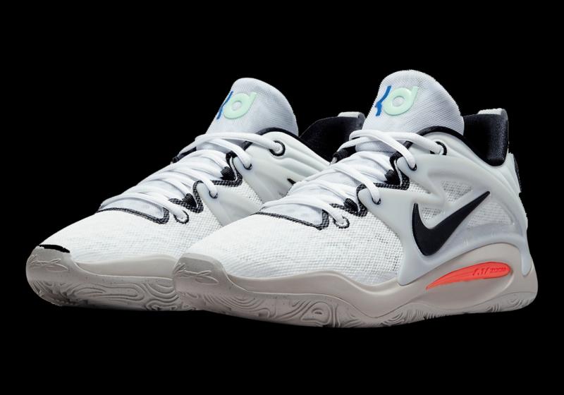 Looking for White Basketball Shoes. The 15 Best Models for 2022