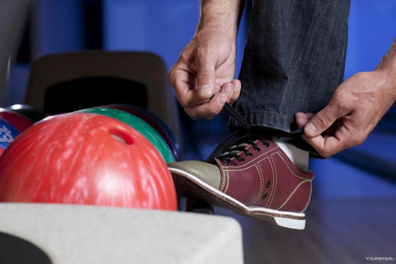 Looking to Buy Mens Bowling Shoes Near You. Check Out These Styles Today