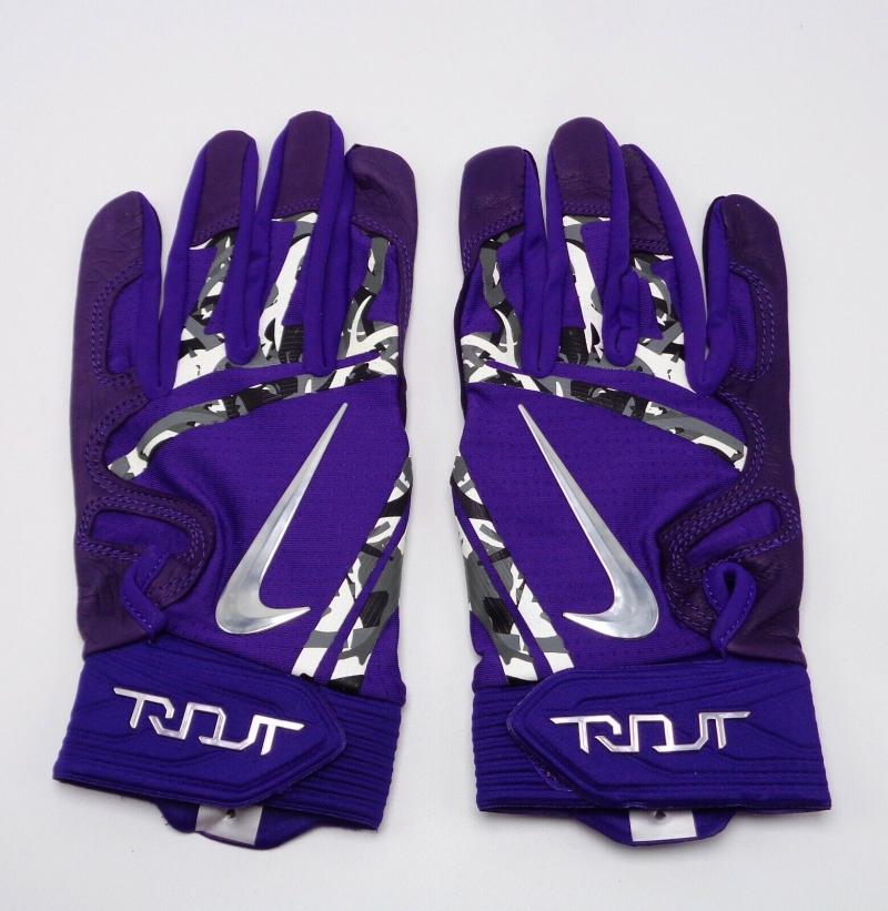 Looking to Buy The Best Nike Batting Gloves in 2022. Discover The Top 3 Here