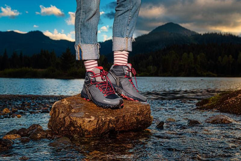 Looking to Buy Top Salomon Hiking Shoes This Year. Discover the Best Places Here
