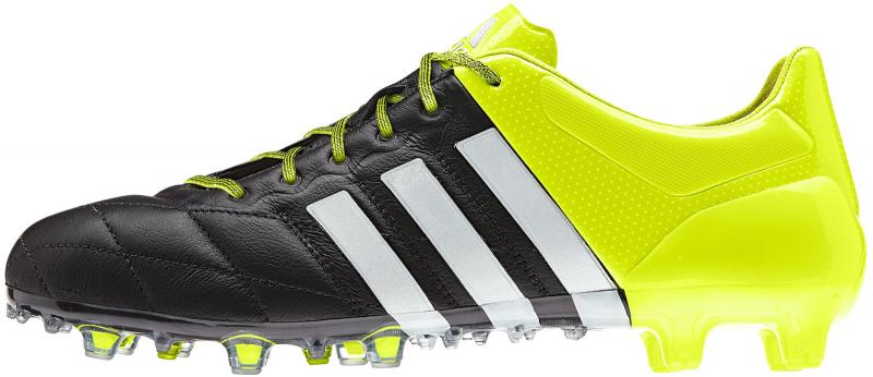 Looking to buy wide football cleats. Discover our 15 tips for finding the perfect fit