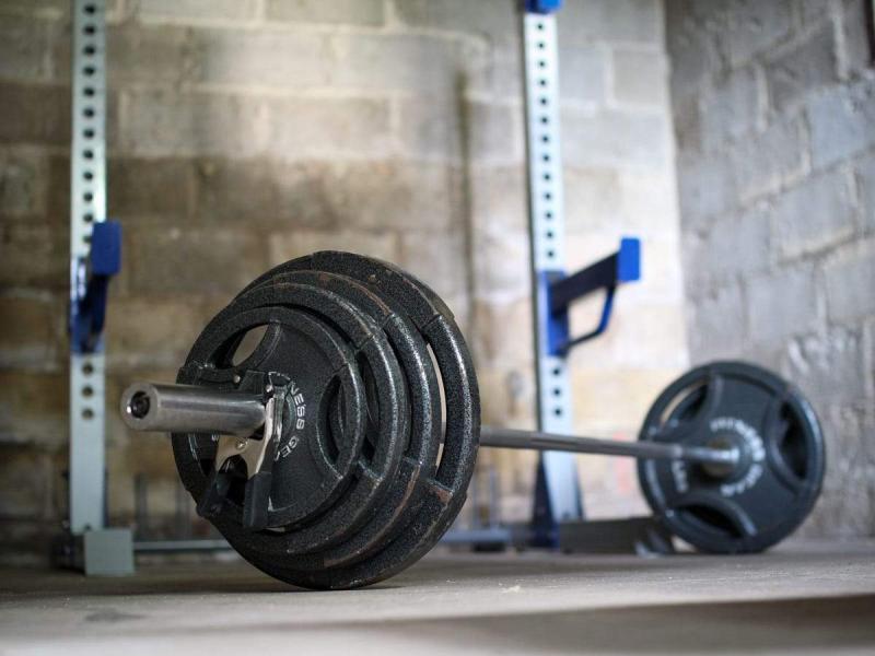 Need An Affordable Weight Set for Home. Find The Best 110lb Olympic Barbell Here