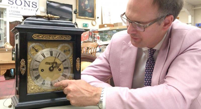 Need an Eye-Catching Kitchen Clock. Find the Perfect Rooster Clock Here