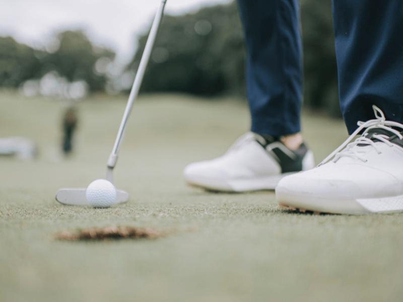 Need Extra Wide Golf Shoes This Year: Discover The Best Spikeless Pairs For Wide Feet