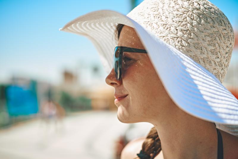 Need The Best Travel Clothes For Hot Weather. Here Are 15 Tips To Stay Cool & Comfortable