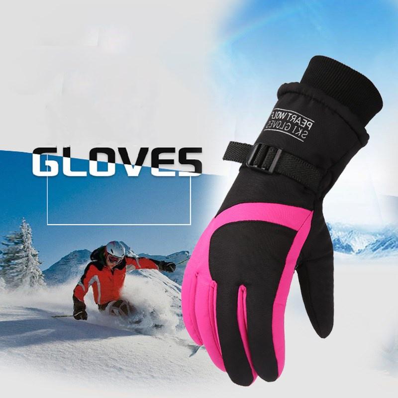 Need Warm Gloves This Winter. Discover the Best Under Armour Options