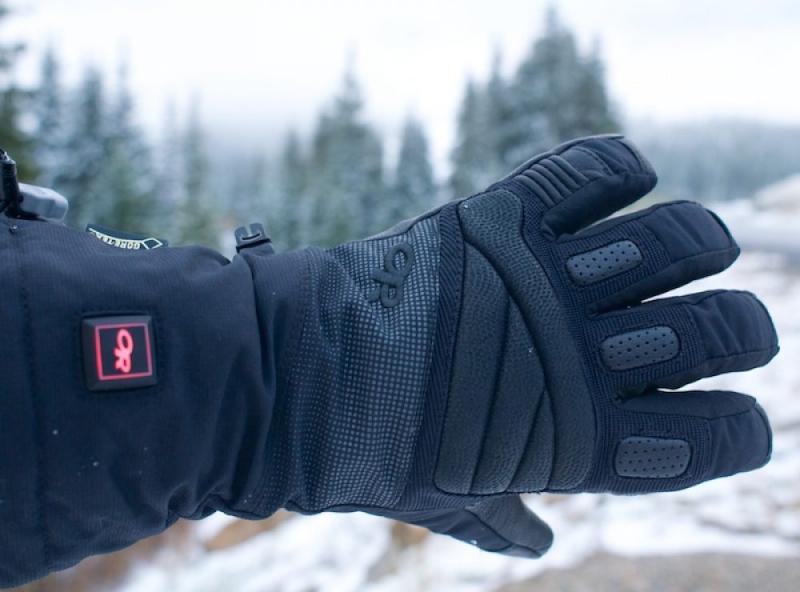 Need Warm Gloves This Winter. Discover the Best Under Armour Options