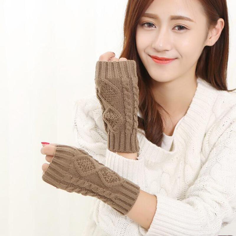 Need Warm Hands This Winter. Here Are 15 Stylish Yet Cozy Women