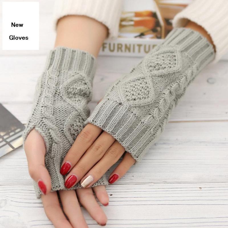 Need Warm Hands This Winter. Here Are 15 Stylish Yet Cozy Women