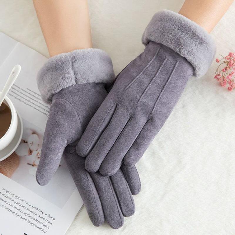 Need Warm Hands This Winter. Here Are 15 Stylish Yet Cozy Women