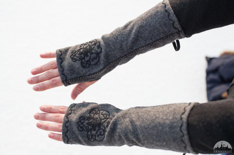 Need Warm Hands This Winter. Here Are 15 Stylish Yet Cozy Women