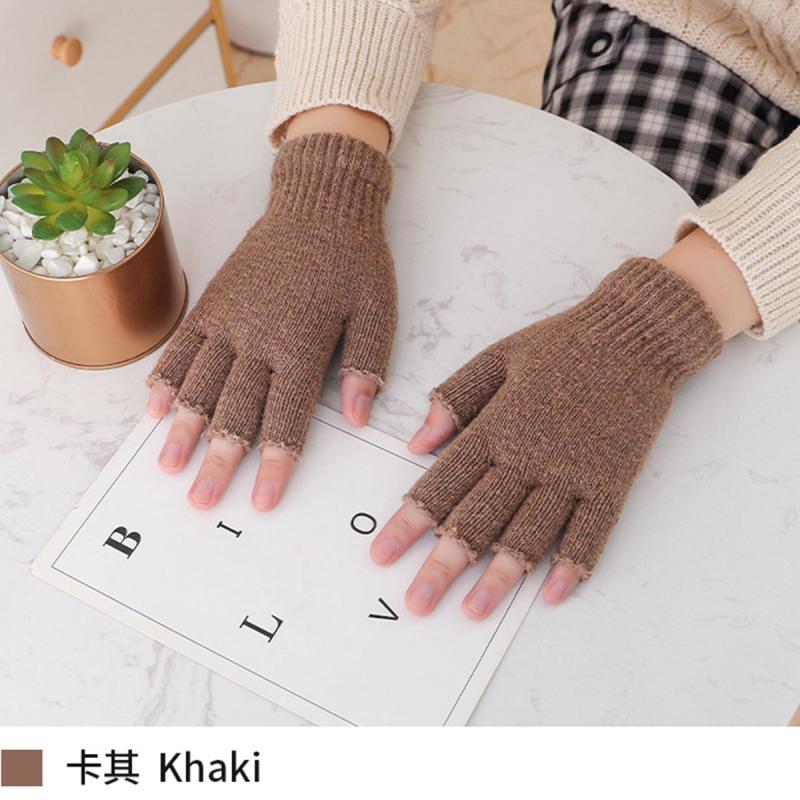 Need Warm Hands This Winter. Here Are 15 Stylish Yet Cozy Women