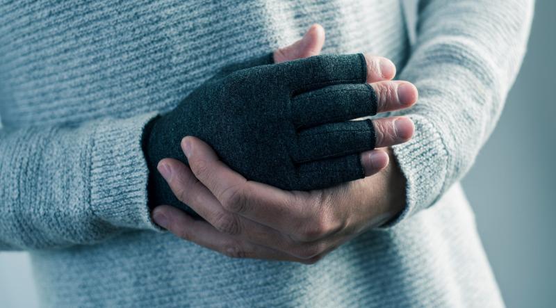 Need Warm Hands While Driving This Winter. Find The Best Gloves Here