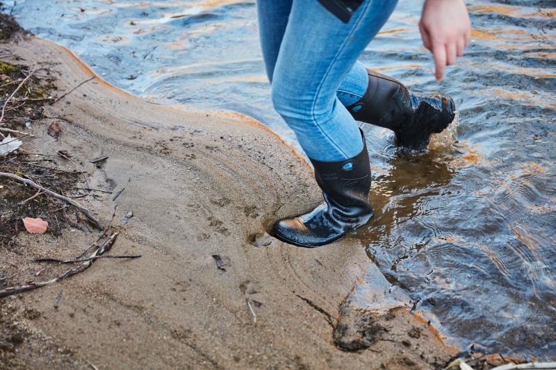 Need Waterproof Work Boots This Winter. Discover The Best Rubber Boots For Any Job