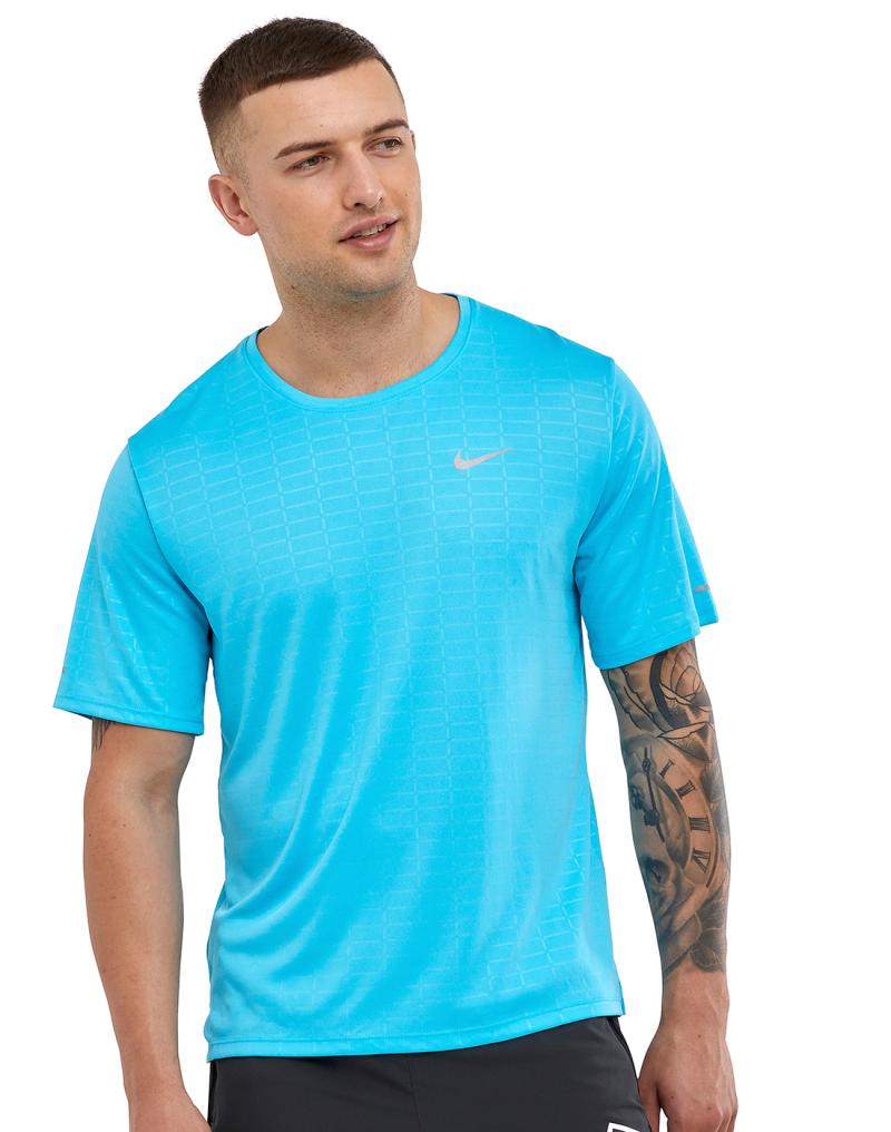 Nike Legend Tee: How To Style The Timeless Nike Training Shirt For Everyday Wear